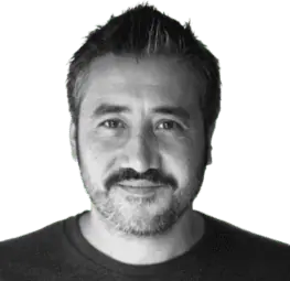 Emre-Gunes-IMG-8160-Kare-gray-200-300x291.webp
